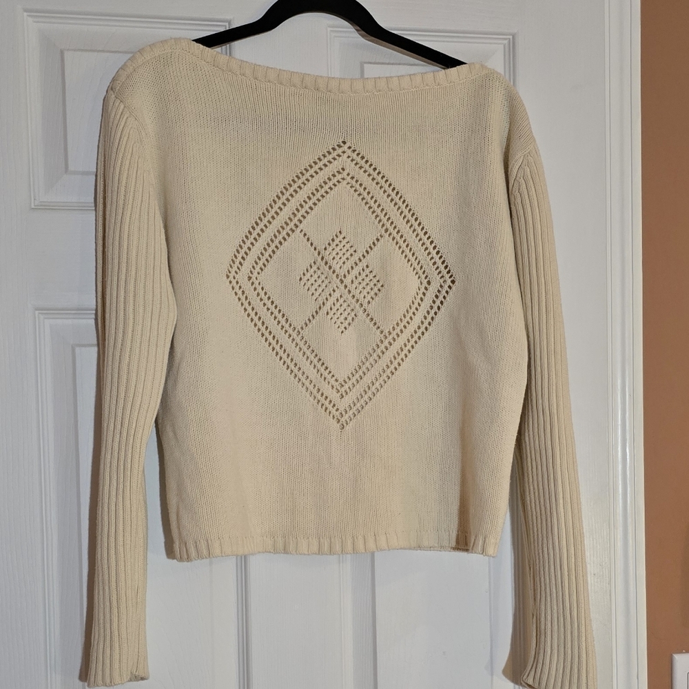 Elegant Cream Sweater with Diamond Knit Design